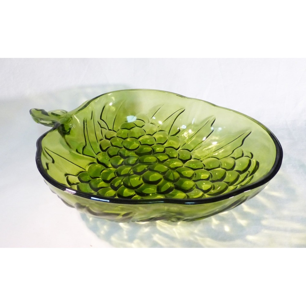 Vtg Indiana glass serving bowl‎ olive green grape embossing strawberry shape